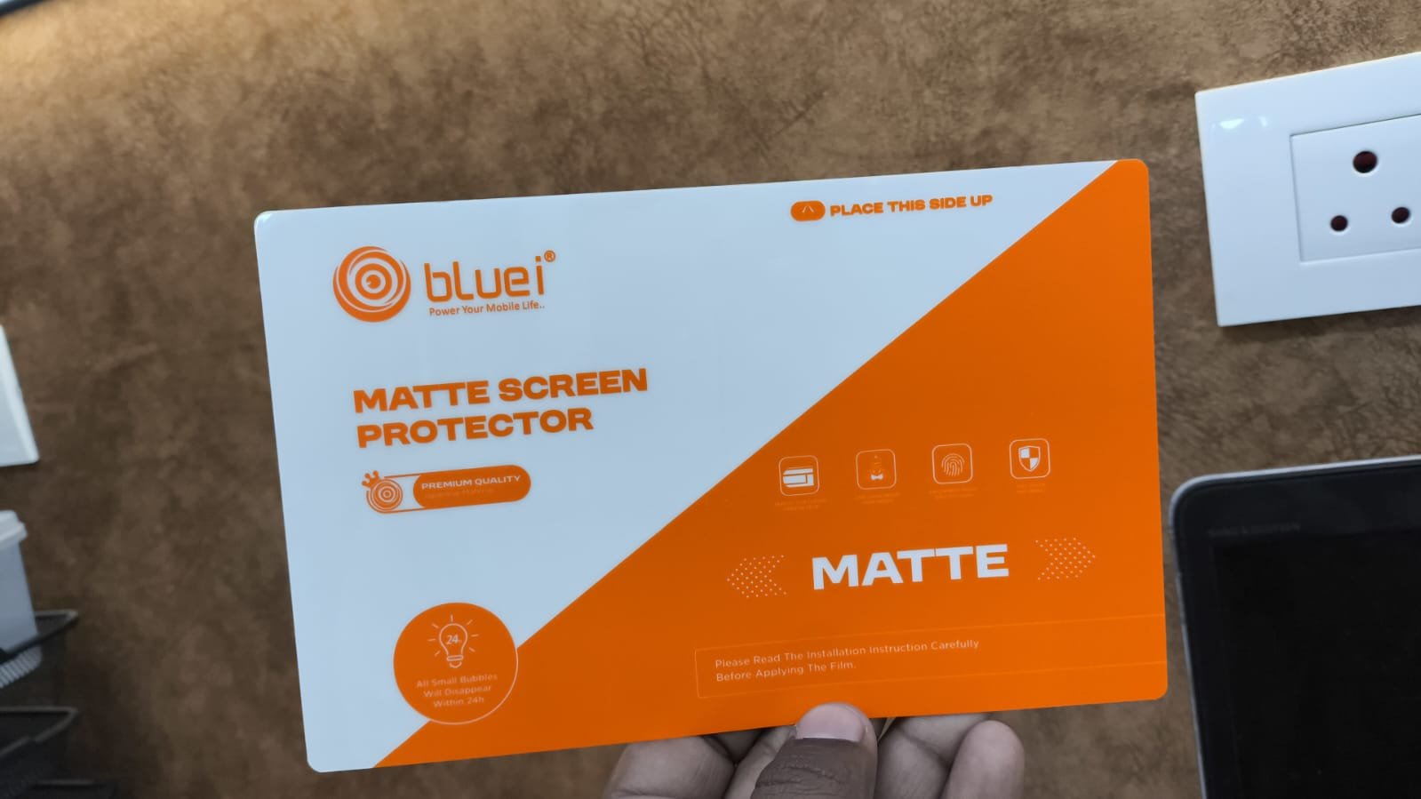 SCREEN PROTECTOR 